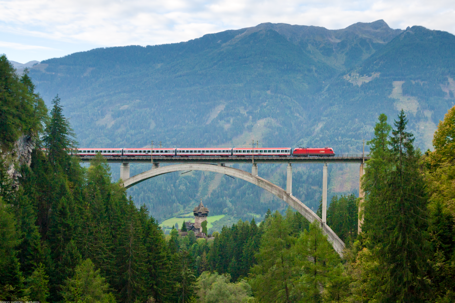 IC 693 w Oberfalkenstein