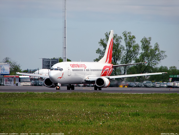 Boeing 737-45D SP-LLD