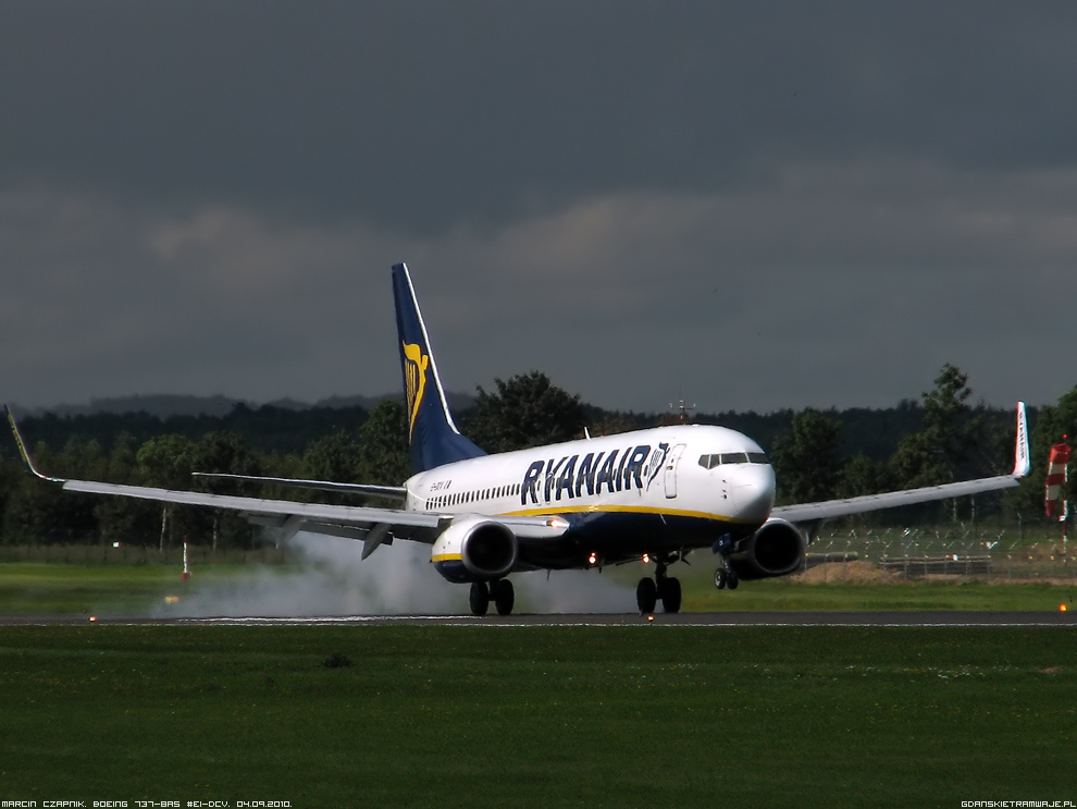 Boeing 737-8AS EI-DCV