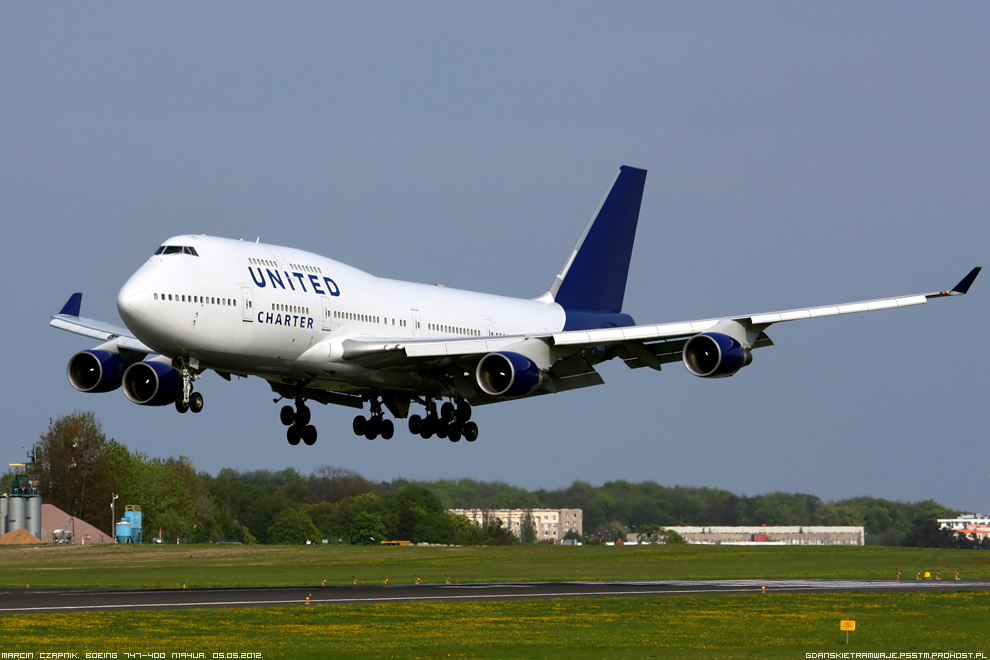 Boeing 747-422 N194UA